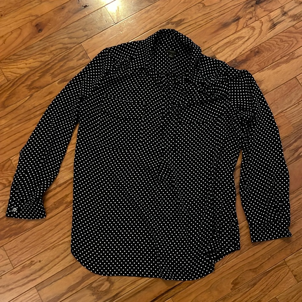Ann Taylor Factory XL collared v neck top. Used. Barley worn. Smoke free home.